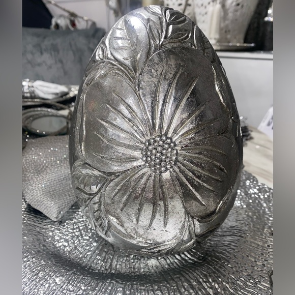 Silver wooden detailed egg - Picture 2 of 3